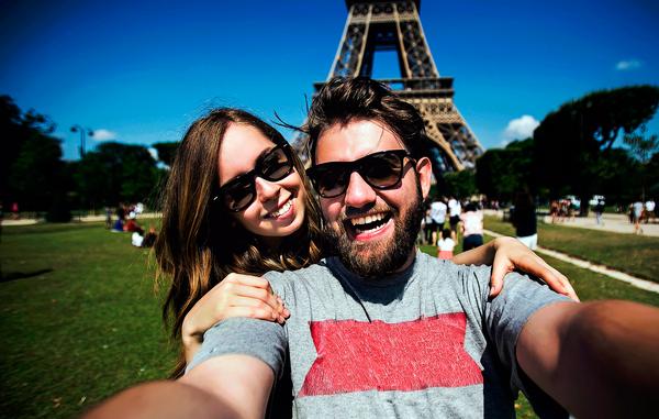 Mandarin Oriental’s ‘Selfie in Paris’ package offers a private tour of the city’s scenic hotspots / www.shutterstock.com/