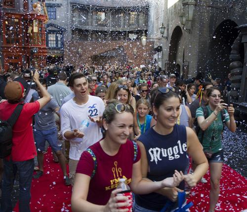 Potter fans flocked to the opening of the new attraction / Universal Orlando 