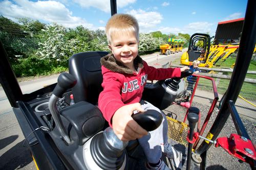 At Diggerland, children can safely operate real machinery / Diggerland