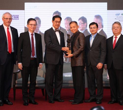 Chiva-Som was awarded the Intel-AIM Corporate Responsibility Award from the Asian Forum on Corporate Social Responsibility / Chiva-Som