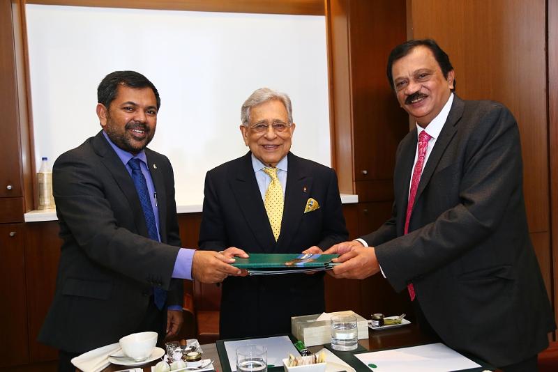 (L-R) Moosa Zameer, hon. minister of tourism government of Maldives; P.R.S. Oberoi executive chair, The Oberoi Group; and Mr Balasubramanyam, chair and MD, SCDCL / 