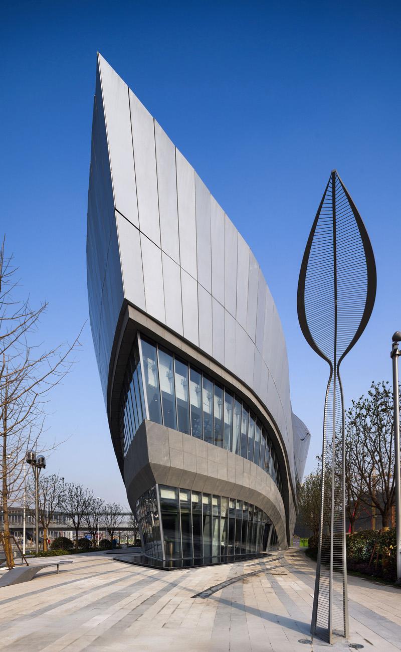 The new gallery, like all the other buildings in the World Centre, has been designed to look like a leaf / Aedas