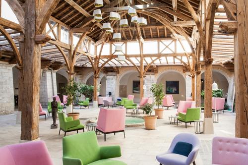 Other refurbishments to the property include the addition of a number of arches and openings, as well as a large timber structure courtyard created by Les Compagnons du Tour de France / L'Occitane