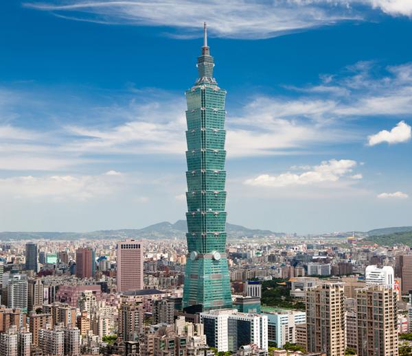 Taipei 101 has an outdoor observatory on the 91st floor and an indoor on the 89th / Photo: ©www.shutterstock.com/Jeffrey Liao