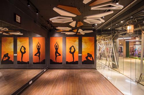 The centre had to be built in a limited space with a limited budget / Studio Ardete
