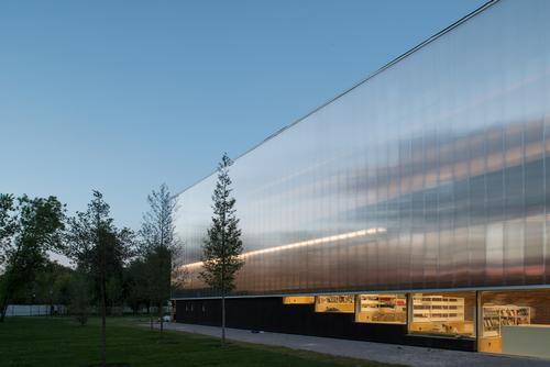 The distinctive translucent skin is raised two metres off the ground / Yuri Palmin / Garage Museum of Contemporary Art