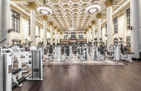 The gym interior retains the bank’s Corinthian columns / © CiJJJ Photography