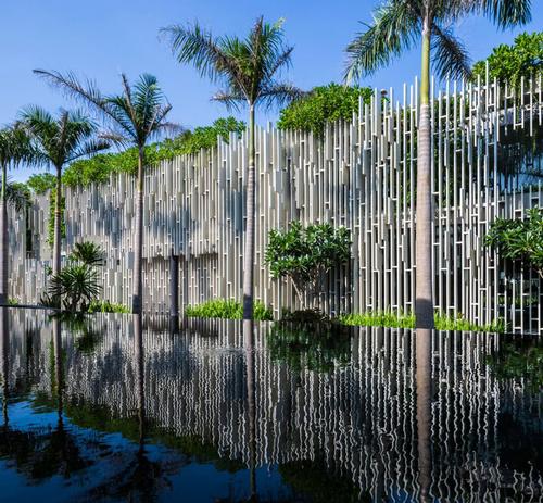 MIA Design Studio’s use of natural ventilation with local plants keeps the building cool / Oki Hiroyuki