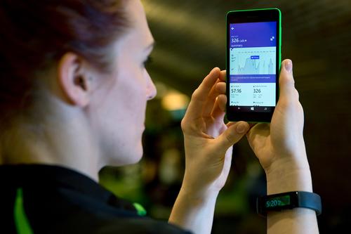 Once downloaded to the Microsoft Band, small vibrations and on-screen instructions guide users through each stage of the workout