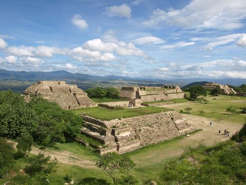 The archaeological zones of Monte Alban / Wikimedia Commons 
