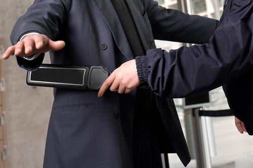 The detectors will aim to reduce instances of flying objects from visitors pockets on certain rides / Shutterstock.com