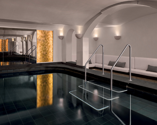 Swimming pools: Water features