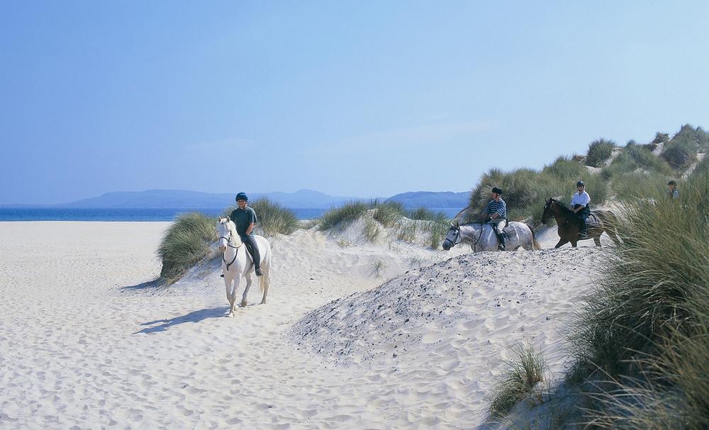 Horseriding on the Wild Atlantic Way route in Donegal / PHOTO: Fáilte Ireland