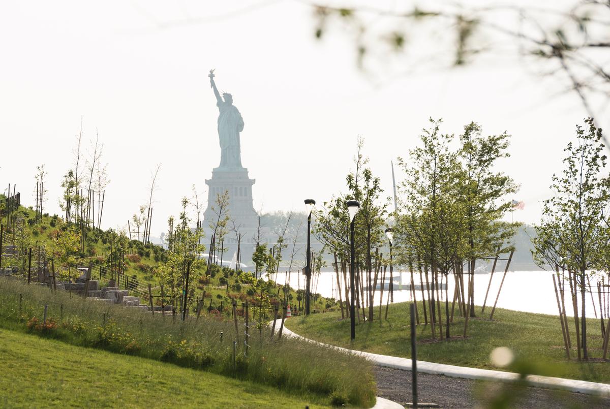 The Hills offer vantage points of the Statue of Liberty / Timothy Schenck