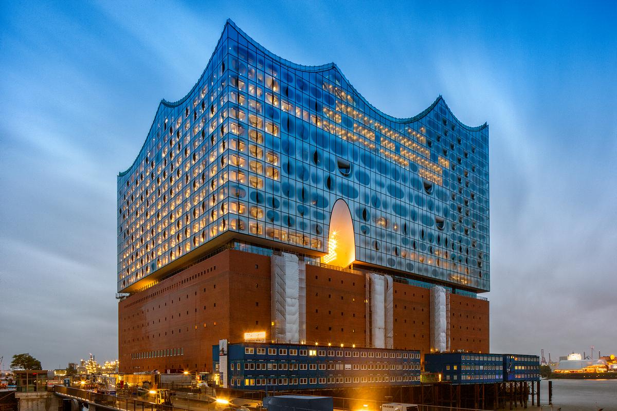 The building is a new city landmark in Hamburg's harbour / Thies Rätzke