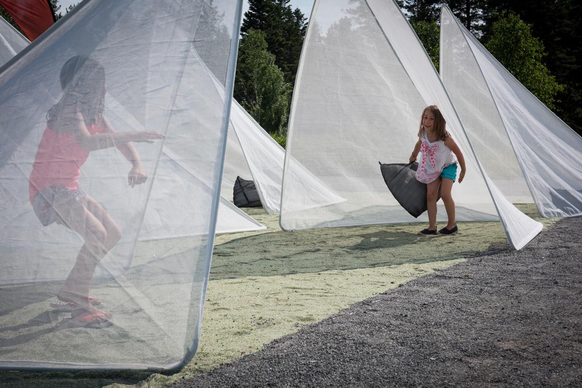 Children are free to play in the tents / International Garden Festival
