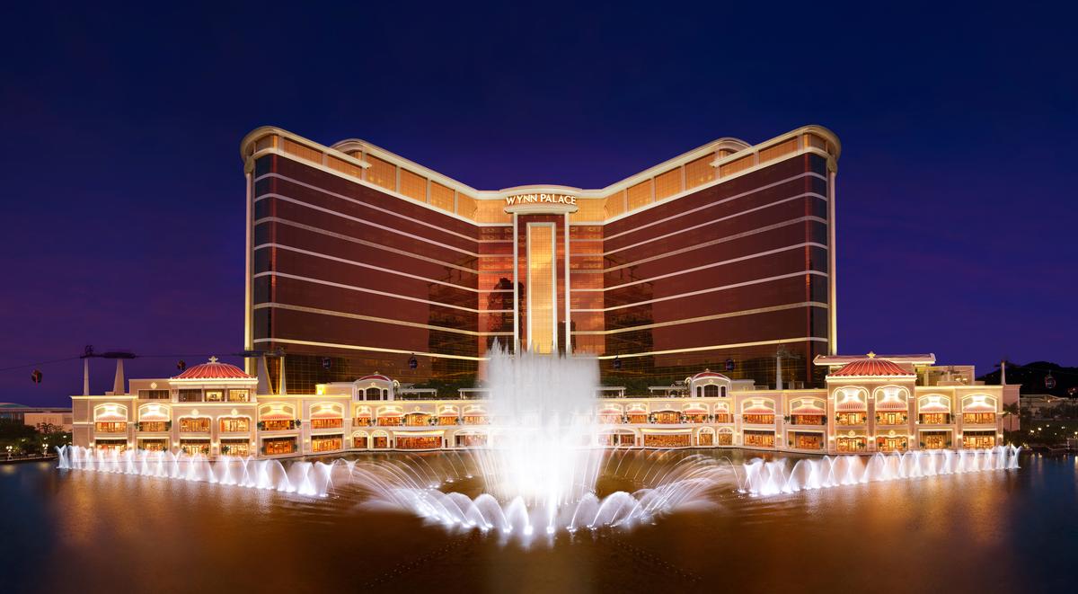The hotel itself boasts 1,706 bedrooms, and features an eight-acre Performance Lake and fountain show, which employs 1,196 water jets that perform intricately choreographed musical fountain shows / Barbara Kraft The hotel itself boasts 1,706 bedrooms, and features an eight-acre Performance Lake and fountain show, which employs 1,196 water jets that perform intricately choreographed musical fountain shows / Barbara Kraft