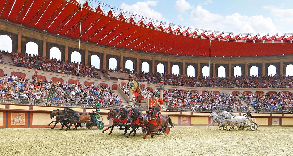 Le Signe du Triomph features gladiators, chariots and controversial lion performances