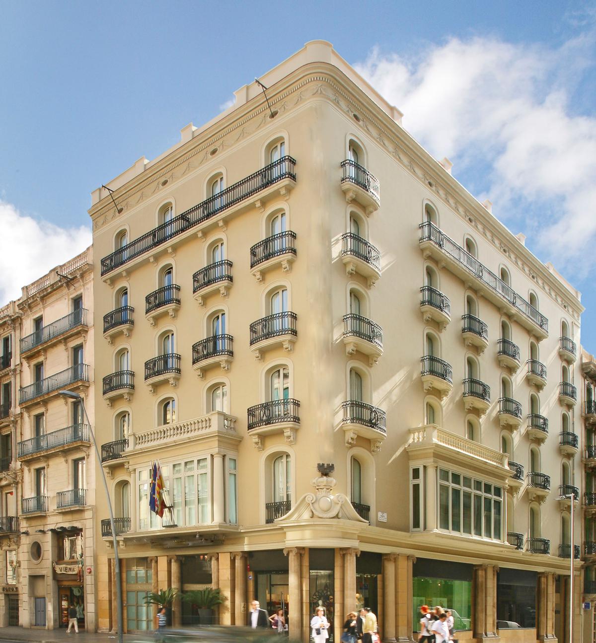 The Midmost Hotel is located in the heart of Barcelona, minutes from both the city’s famous Ramblas and the Sagrada Familia / Midmost Hotel
