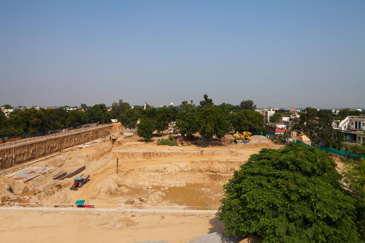 Work is also underway on the Mughal Museum in Agra / David Chipperfield Architects