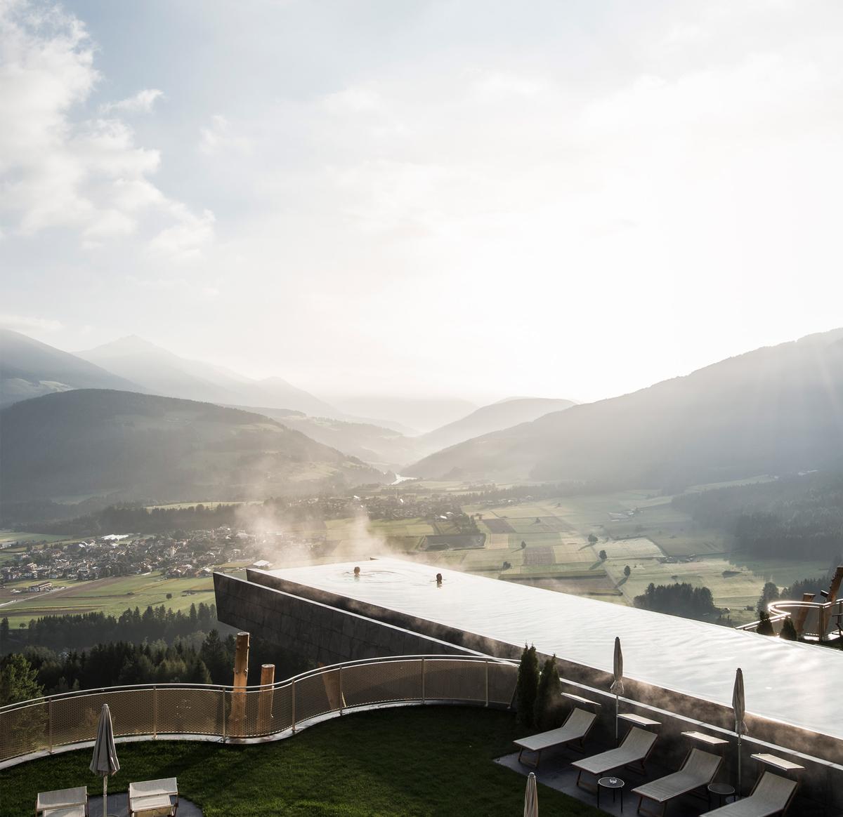 The dramatic pool, situated at an altitude of 1,350m, rests between the old and new wings of the Hotel Hubertus / NOA*