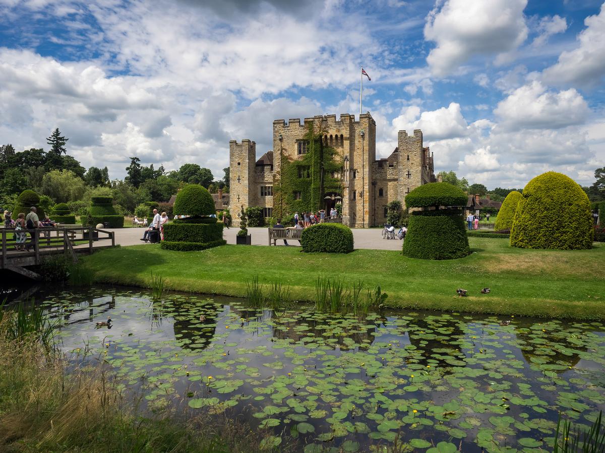 Historic buildings continue to draw large crowds in England, with 61 million visitors in 2015 / Shutterstock.com Historic buildings continue to draw large crowds in England, with 61 million visitors in 2015 / Shutterstock.com