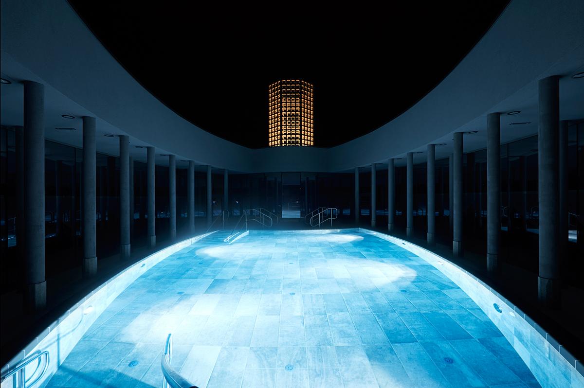 The spa is constructed in a pattern of four ellipses that revolve around the central fountain