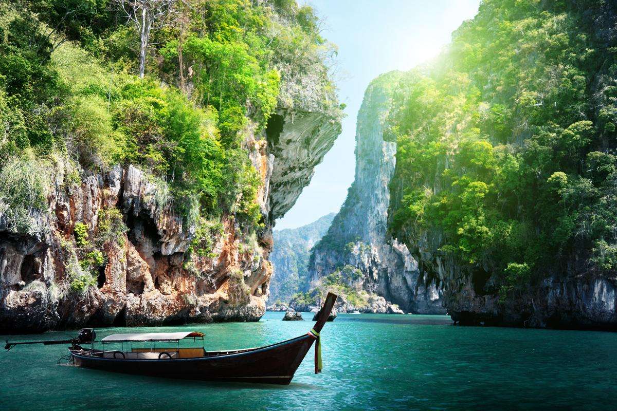 The development of destination spas will remain stagnant in Thailand according to the report / Shutterstock / Iakov Kalinin