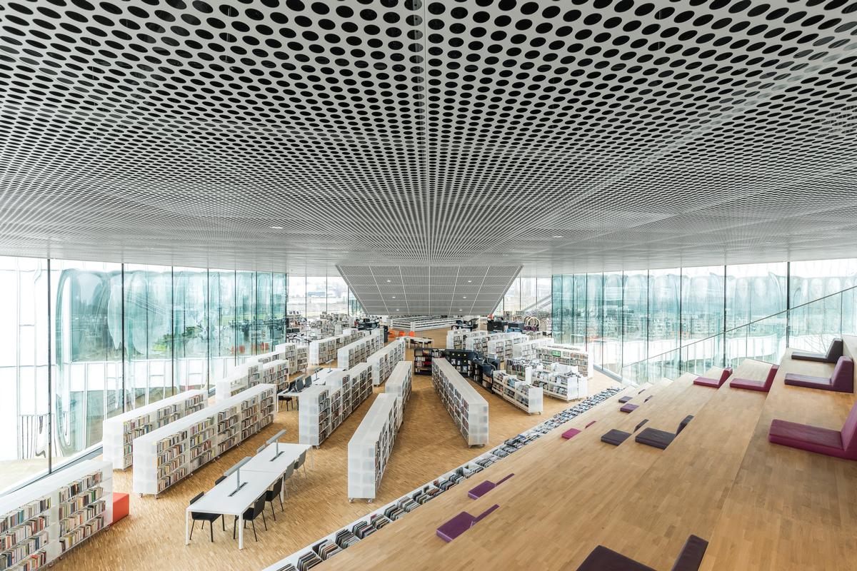 The main public space of the library is its lifted panoramic reading room, which has been designed to maximise views of the cityscape / Delfino Sisto Legnani and Marco Cappelletti, courtesy of OMA