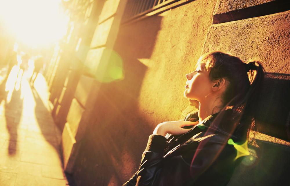The body will make vitamin D if bare, sunscreen-free skin is exposed to the sun / © conrado/shutterstock.com