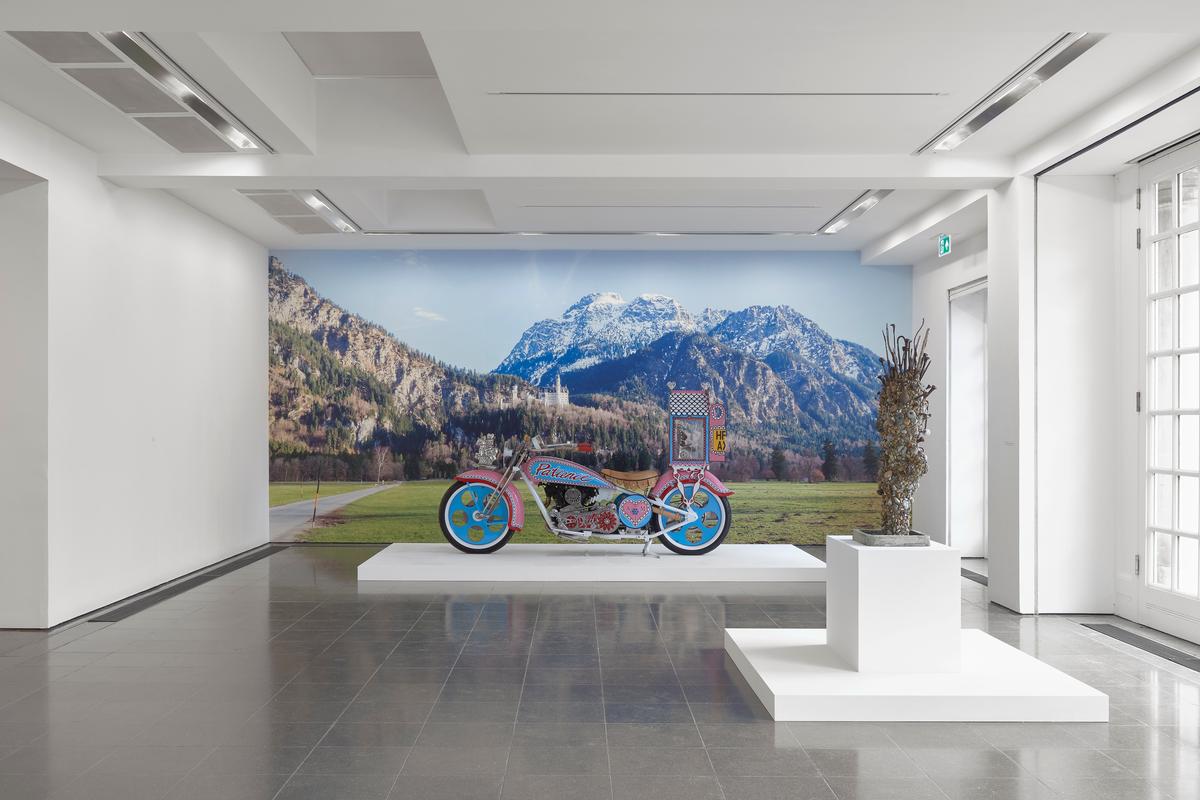 The exhibitions examines how contemporary art can best address a diverse cross section of society / 2017 Robert Glowacki The exhibitions examines how contemporary art can best address a diverse cross section of society / 2017 Robert Glowacki