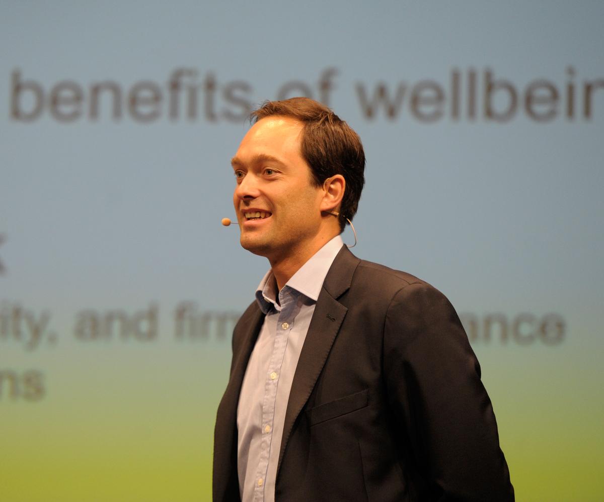 De Neve is a leading researcher on what constitutes human wellbeing, which has led to new insights on the relationship between happiness and income, economic growth and inequality / 