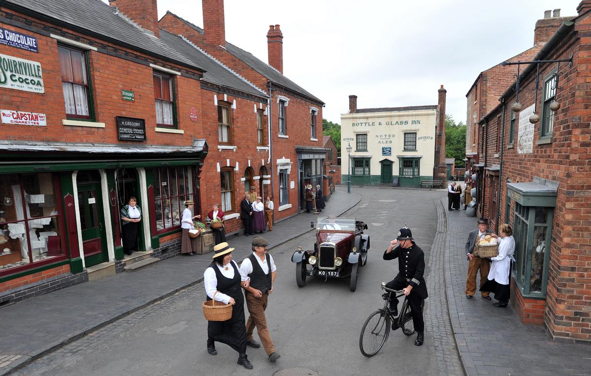 The open air living museum tells the story of the people that once lived and worked in the heart of industrial Britain / BCLM The open air living museum tells the story of the people that once lived and worked in the heart of industrial Britain / BCLM