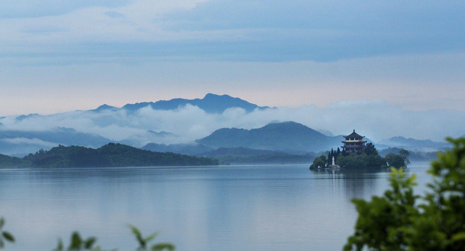 The Wanfo Lake in Anhui Province is famous for its natural beauty and is tipped to become an eco-tourism hotspot / 