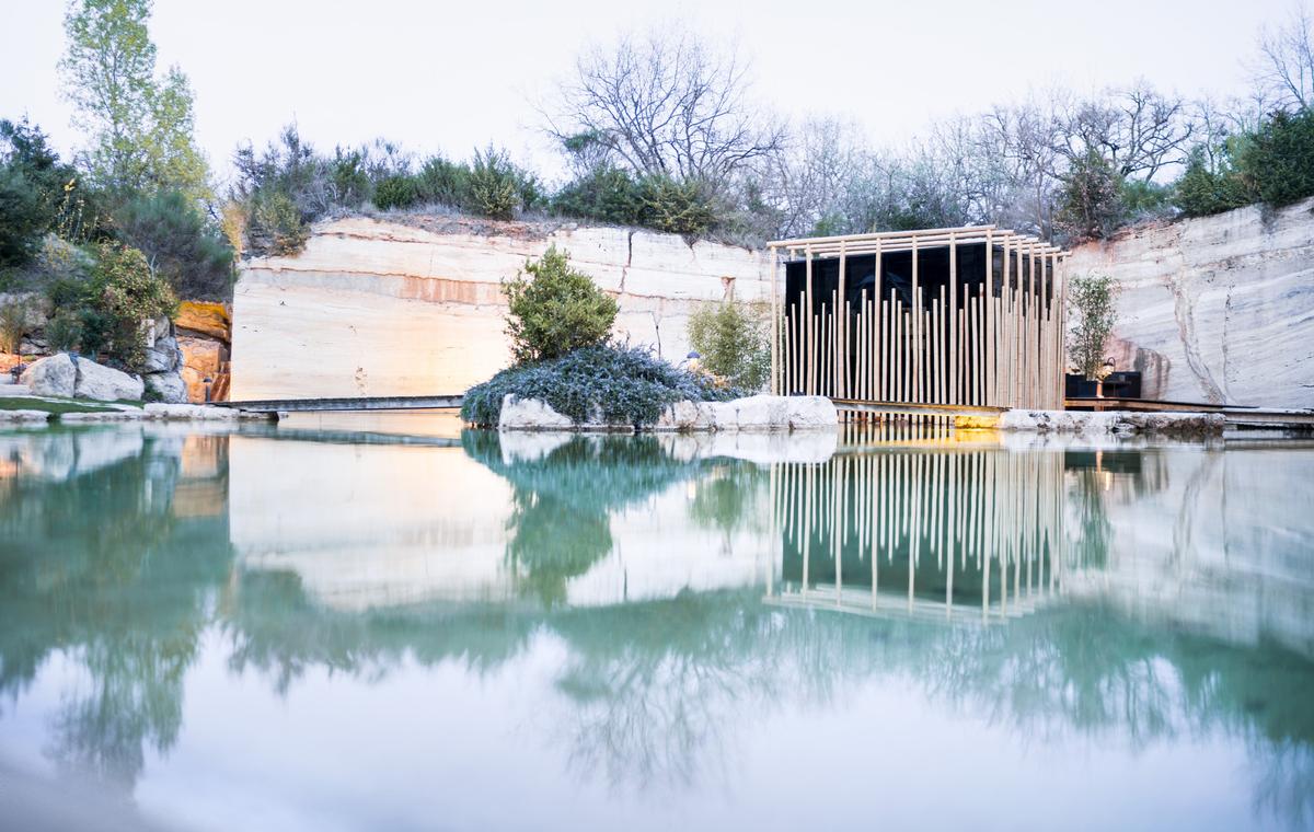 The new bio-sauna is located in the middle of the spa’s tranquil lake, which is set within a disused Travertine quarry / 