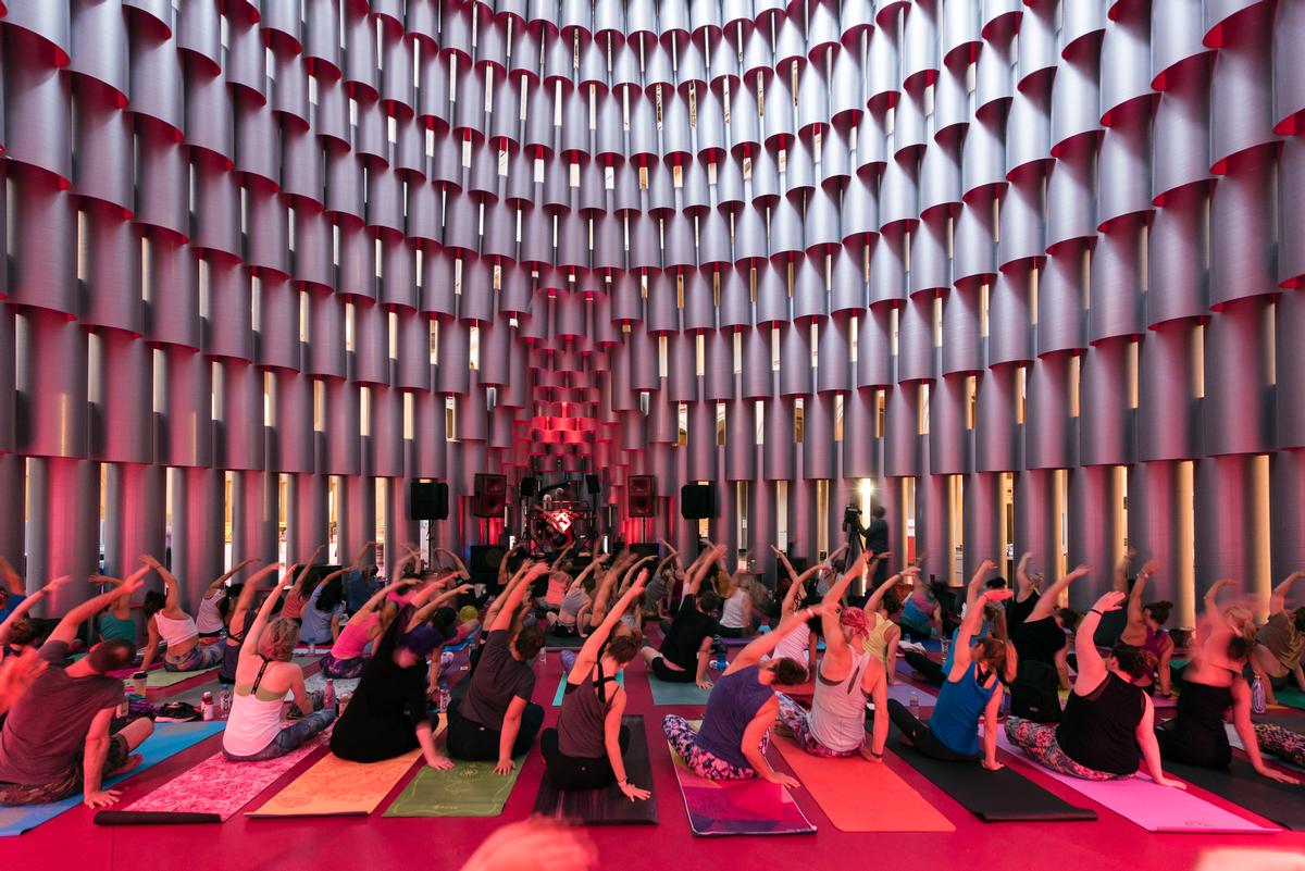 Yoga and other social activities take place in the Hive / Tim Schenck Yoga and other social activities take place in the Hive / Tim Schenck