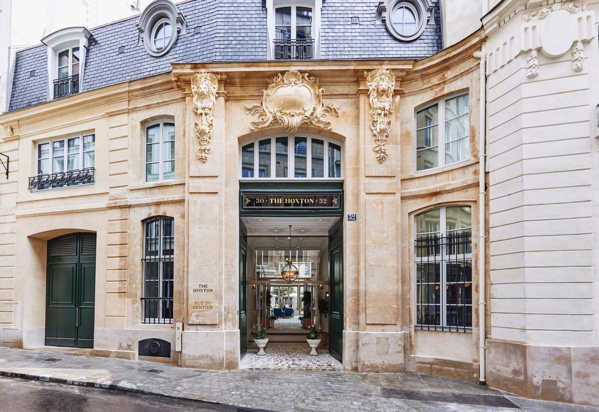 The building's façade – originally created Nicolas Pineau, a leader of the Parisian high rococo style – has been extensively restored / The Hoxton, Paris