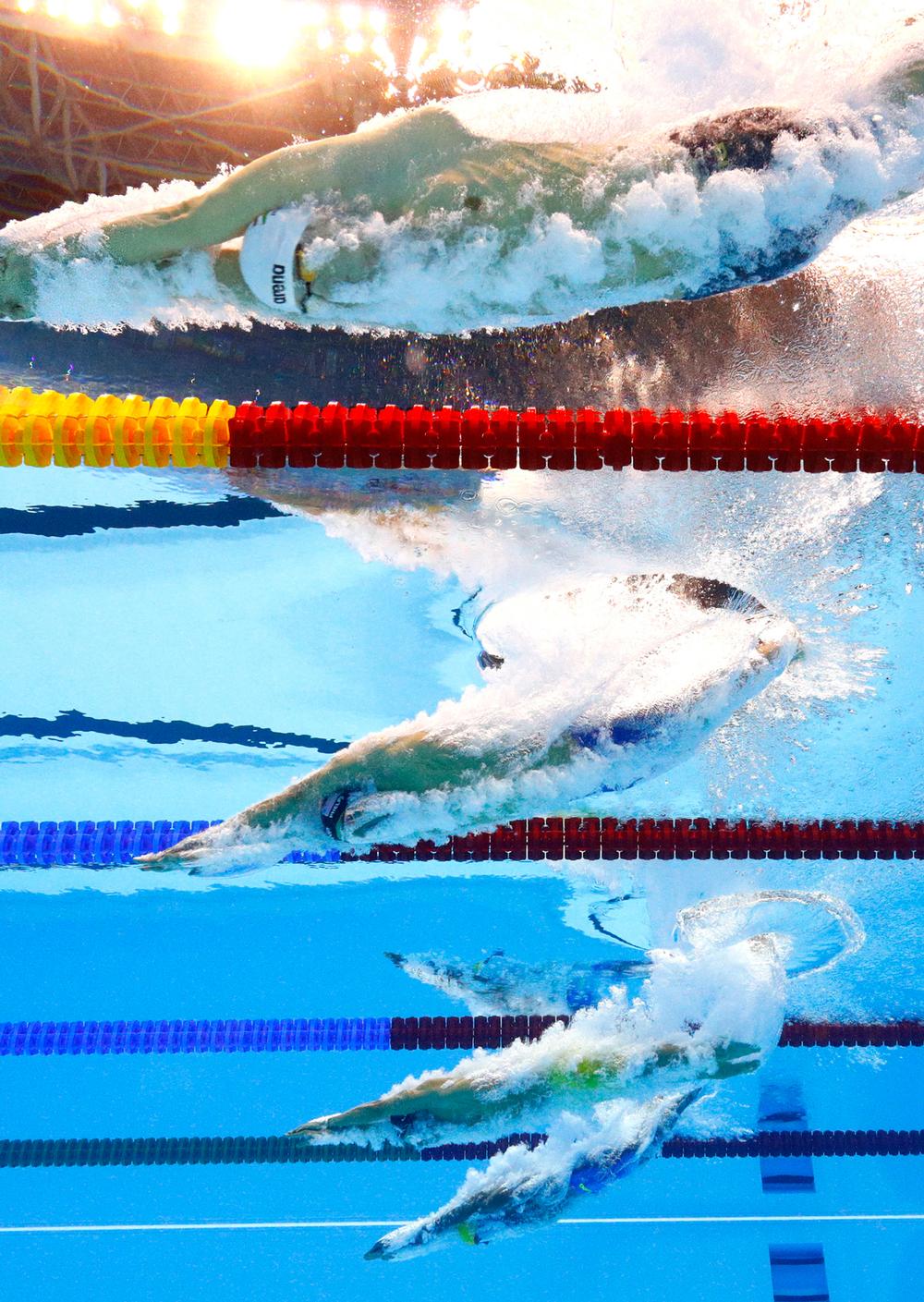The partnership with Swedish Swimming Federation allowed E.ON to use Olympic swimmers such as Simon Sjödin (far lane) in the video