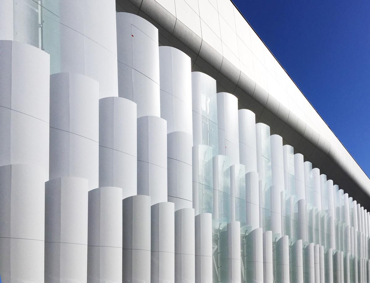 592 giant aluminum and glass scales cover the facade / Nicolas Borel