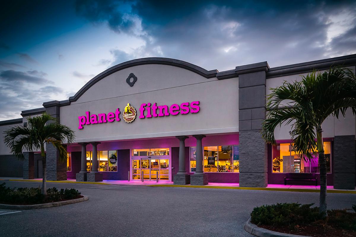 Planet Fitness has more than 1,400 clubs in the US, Puerto Rico, Canada and the Dominican Republic Planet Fitness has more than 1,400 clubs in the US, Puerto Rico, Canada and the Dominican Republic