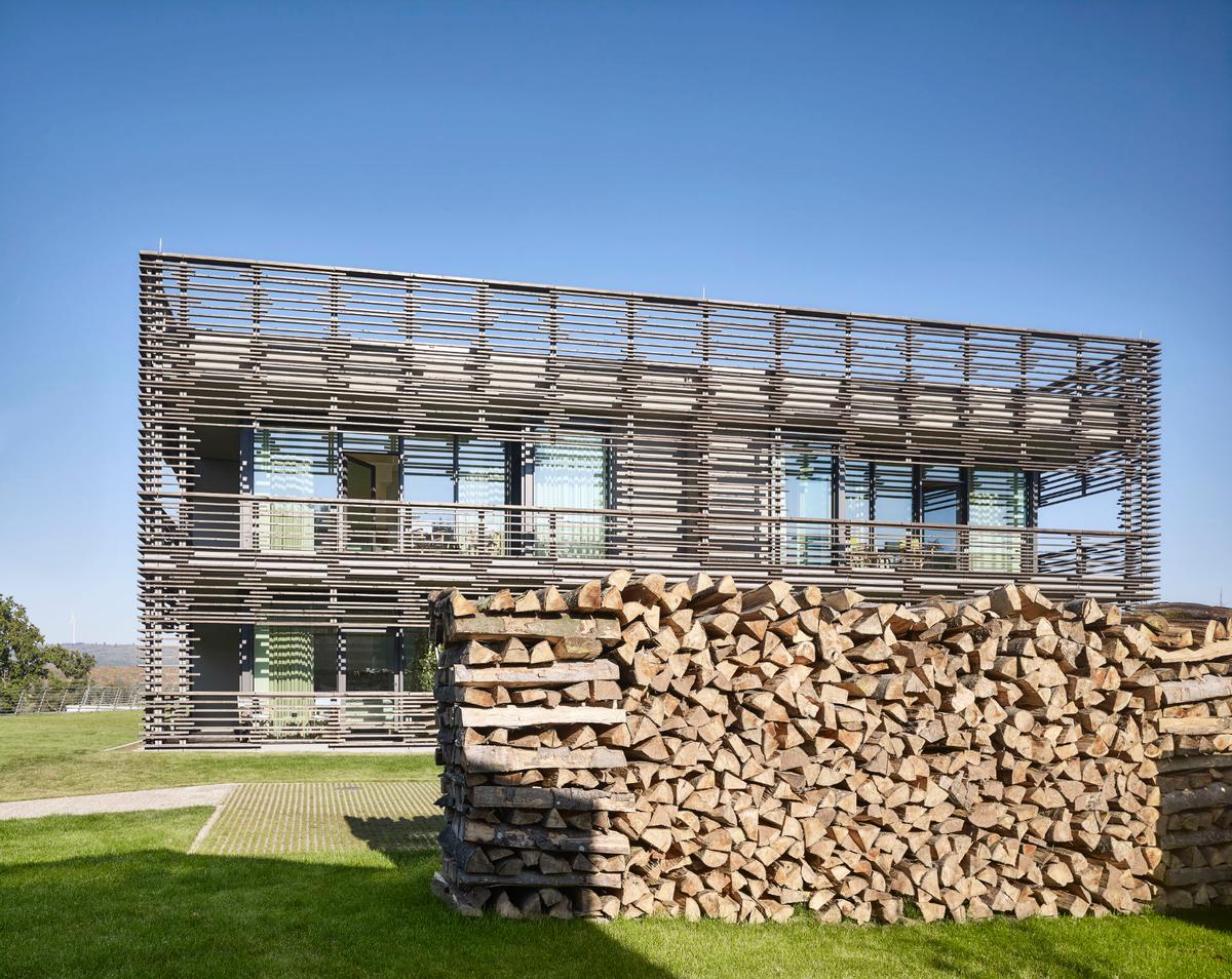 Local timber was used for the building's distinctive charred facade / Michael Moser
