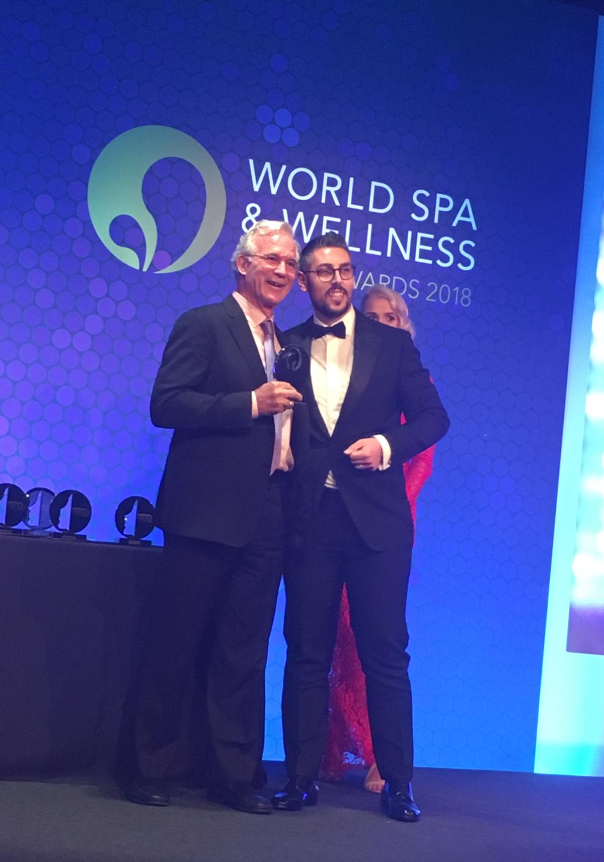 John Stewart, Kamalaya co-founder and chair (left), was in London to receive the award, which was presented to him by Matteo Brusaferri of Lemi Group (right) / Jane Kitchen