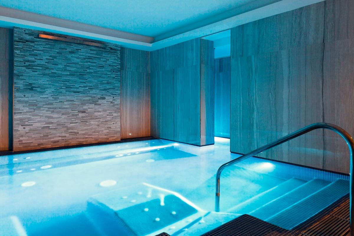 The Aleph Spa is located in the basement and includes a thermal whirlpool, Finnish sauna, emotional showers, a heated indoor pool / 