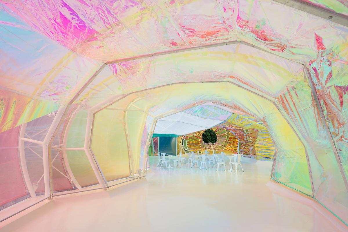 A number of elements shape each visitor’s journey through the structure / Iwan Baan A number of elements shape each visitor’s journey through the structure / Iwan Baan
