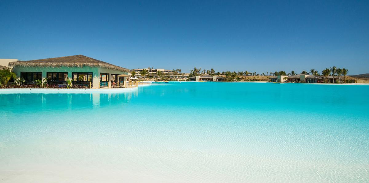 Amenities at the resort include a 10-acre (4-hectare) saltwater crystal lagoon, restaurants, bars, a health and fitness club, swimming pools and tennis courts / Diamante Cabo San Lucas
