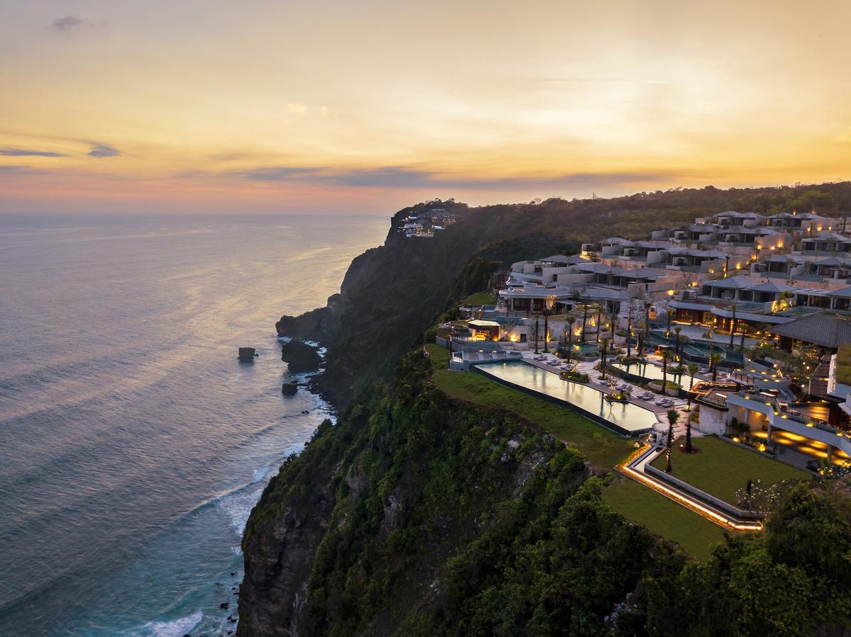 Owned by owned by PT Cahaya Warna Prima, Six Senses Uluwatu, Bali is is set atop a rugged cliff, sharing ocean views with the island’s famed Uluwatu Temple / 
