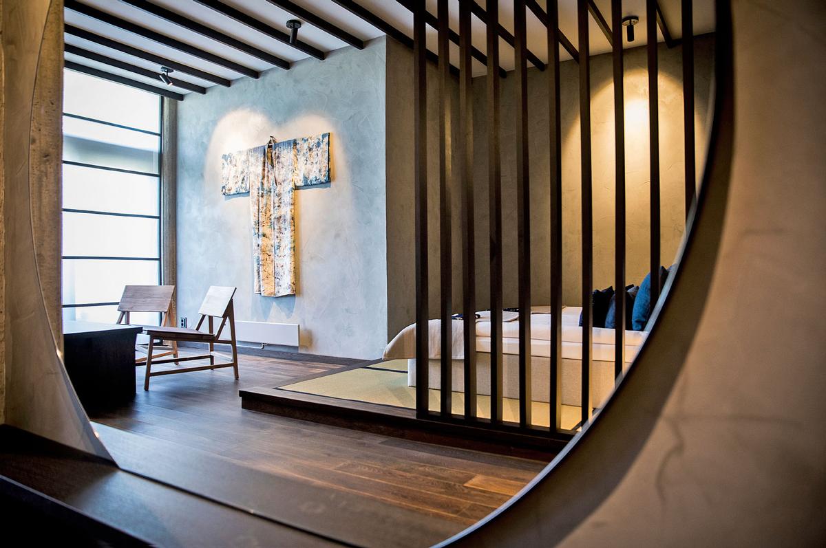 The tranquil styling continues into the bedrooms and public spaces.
The tranquil styling continues into the bedrooms and public spaces.