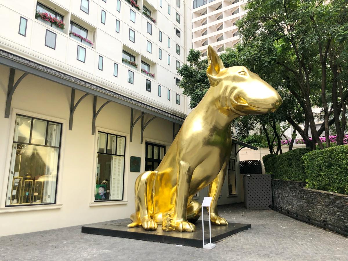 Lost Dog by French artist Aurèle Ricard, which sits outside a hotel near the Chao Phraya river / Randy Thanthong-Knight/Bloomberg Lost Dog by French artist Aurèle Ricard, which sits outside a hotel near the Chao Phraya river / Randy Thanthong-Knight/Bloomberg