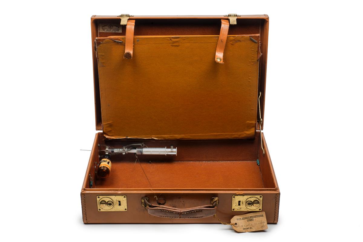 The Krays - briefcase with syringe and poison / Museum of London