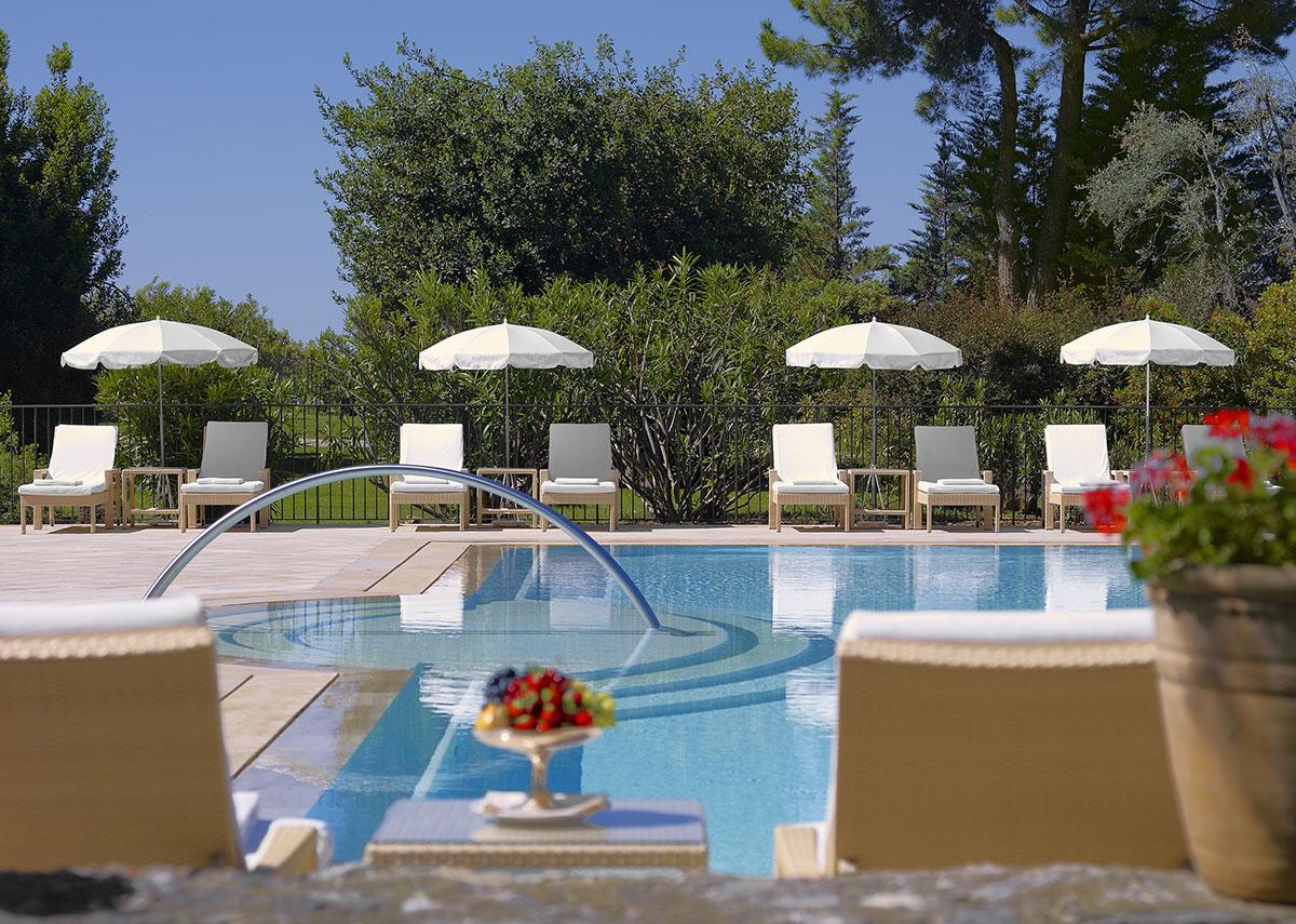 The spa at Chateau Saint-Martin is accompanied by a beauty salon, fitness centre and extensive yoga classes / Chateau Saint-Martin / Oetker Collection